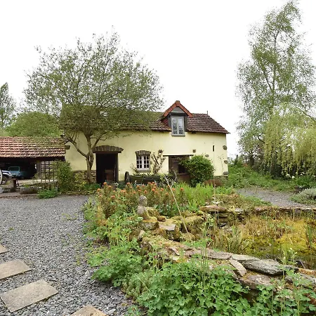 Holiday home Comfortable In A Wooded Area Saint-Clair-sur-l'Elle