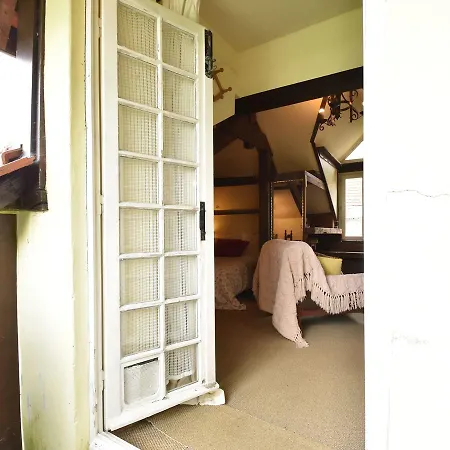 Holiday home Comfortable In A Wooded Area *